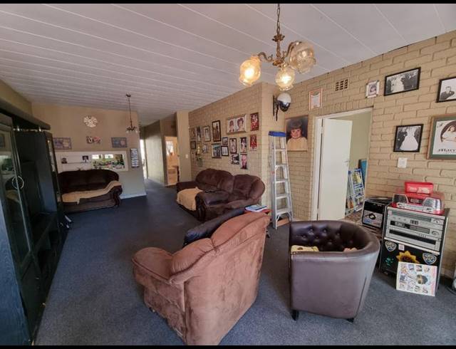 3 BEDROOM TOWNHOUSE FOR SALE IN SOUTH CREST